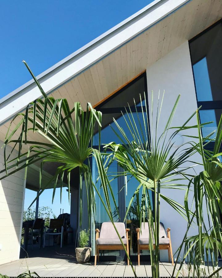 Wine & Space Lodge At Lake Balaton Balatonlelle Exterior photo